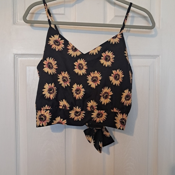 Source Unknown Tops - 💰Sunflower Print Black Crop Top
